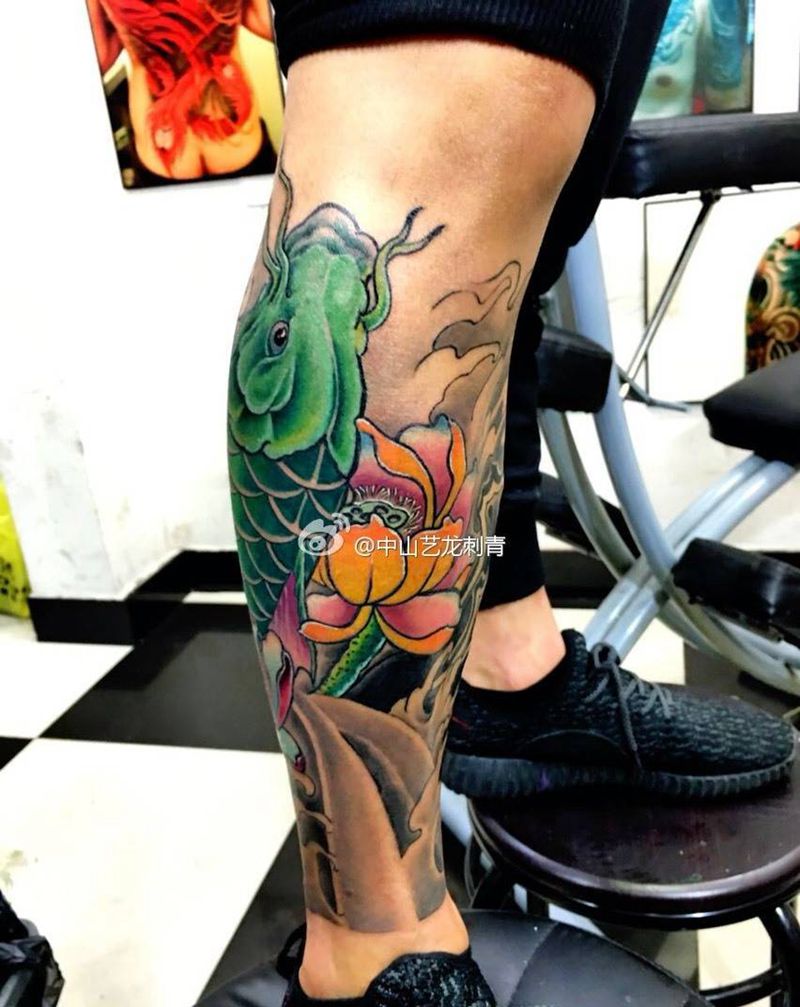 鲤鱼包小腿纹身图片_成品腿部传统动物植物静物纹身图案