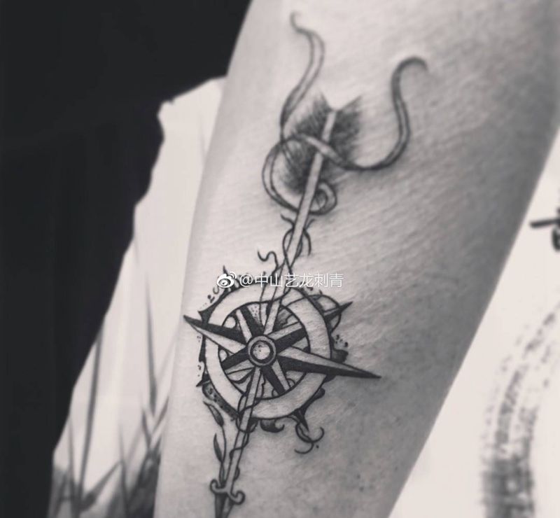 小清新，个性指南针纹身图片_成品脚部清新图腾纹身图案