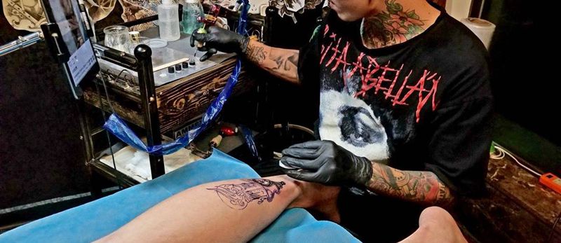 蜡烛纹身图片_腿部Old School纹身图案