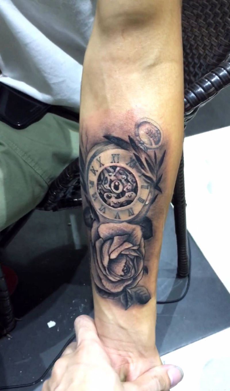 欧美怀表纹身图片