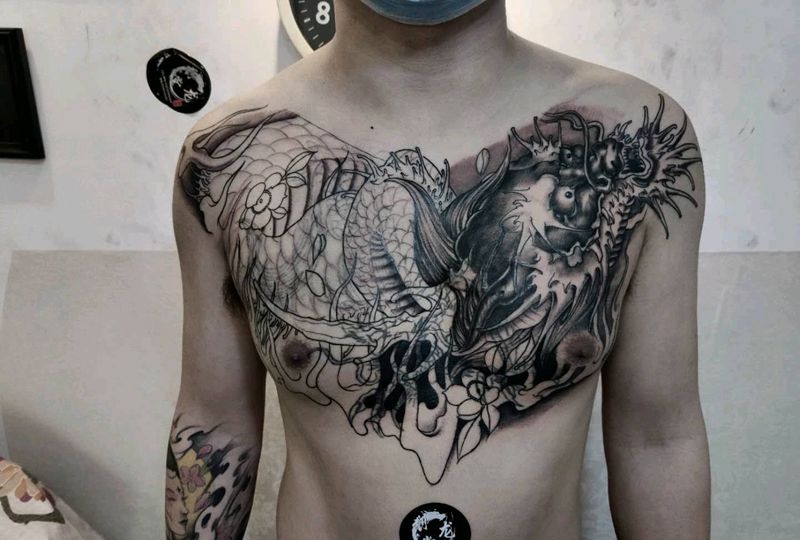 未完成待续纹身图片_胸部纹身图案