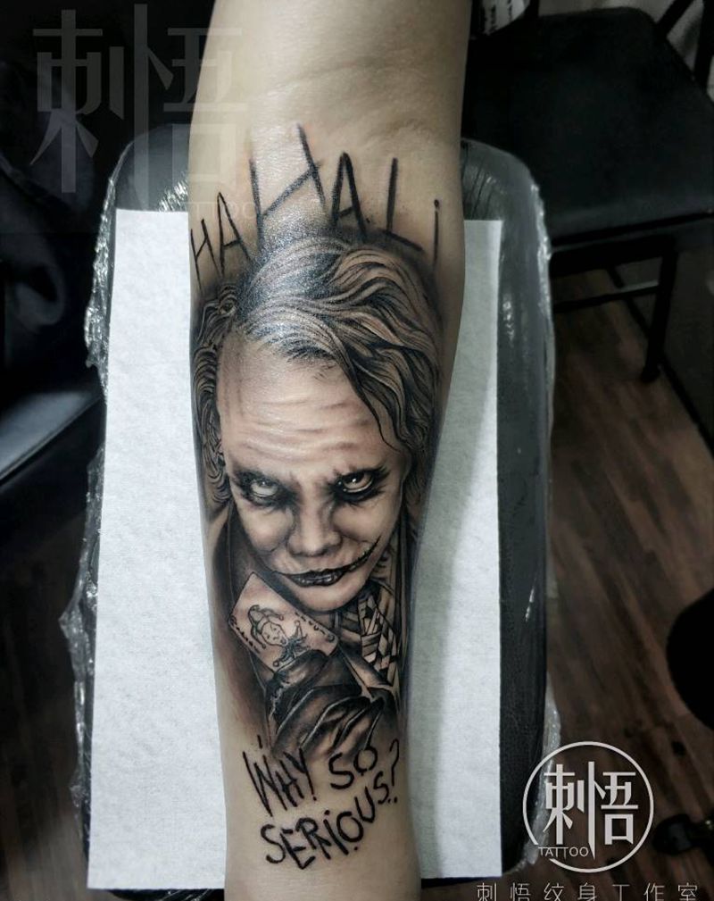 小臂小丑纹身图片_手臂欧美写实纹身图案