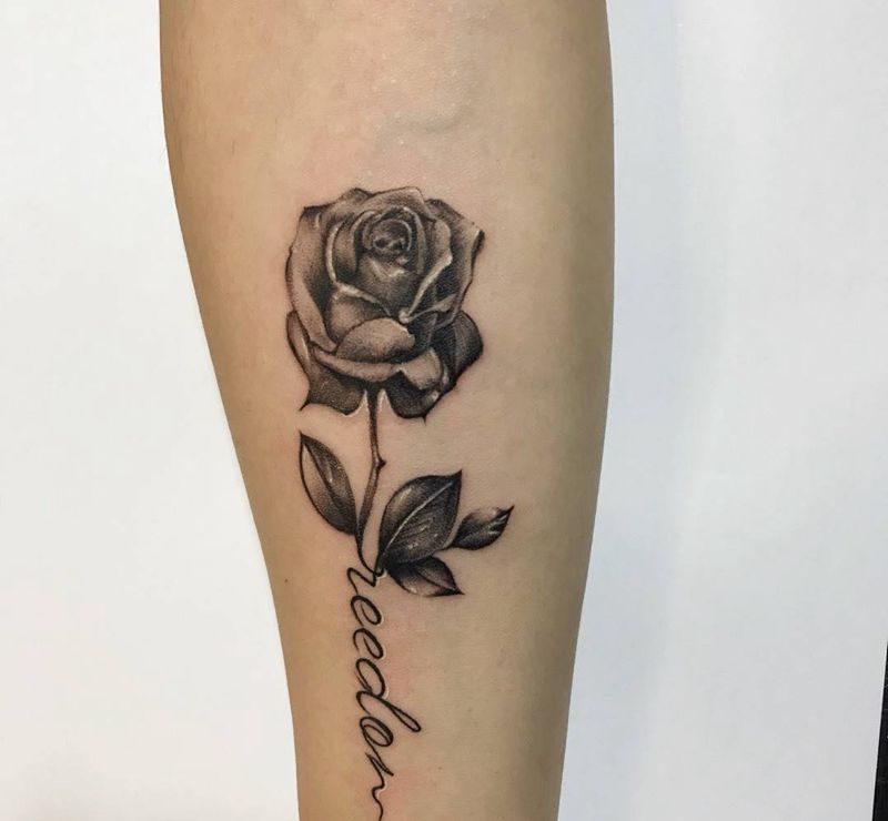 小玫瑰纹身图片