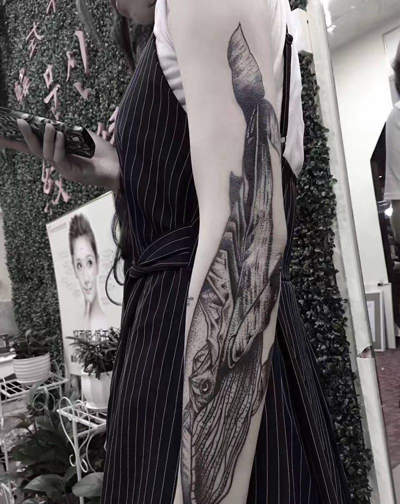 点刺鲨鱼纹身图片