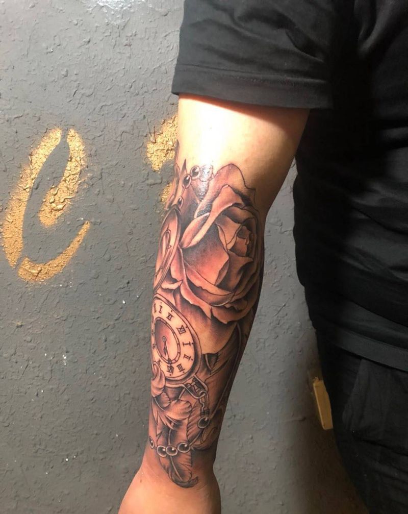 时钟纹身图片