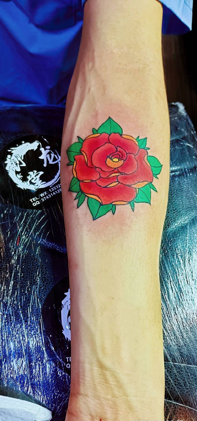 小花纹身图片_手臂老传统纹身图案