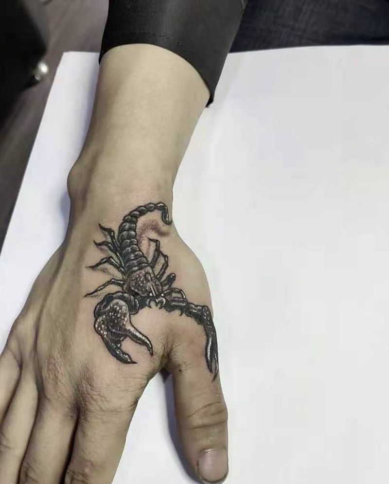 大龙虾纹身图片_手部纹身图案
