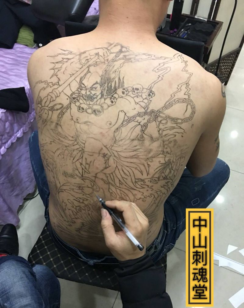 满背夜叉纹身图片