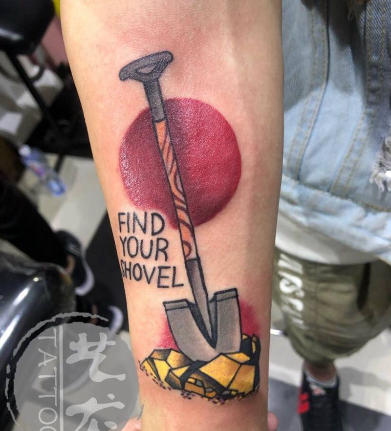 挖金矿纹身图片