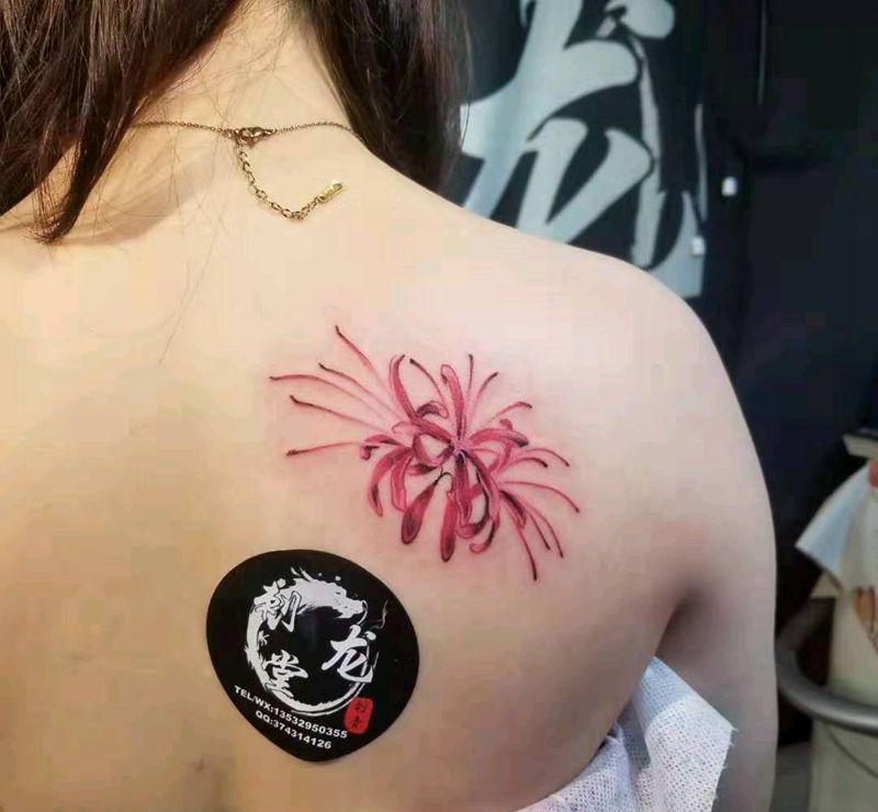 彼岸花纹身图片_肩部纹身图案
