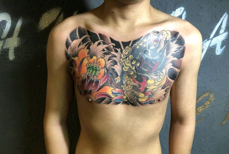 花胸拼接纹身图片
