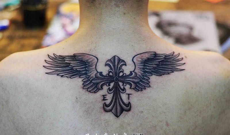十字架翅膀纹身纹身图片_成品背部清新欧美图腾纹身图案