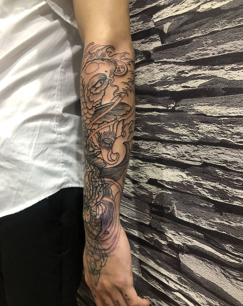 鲤鱼遮盖纹身图片_手部新传统纹身图案