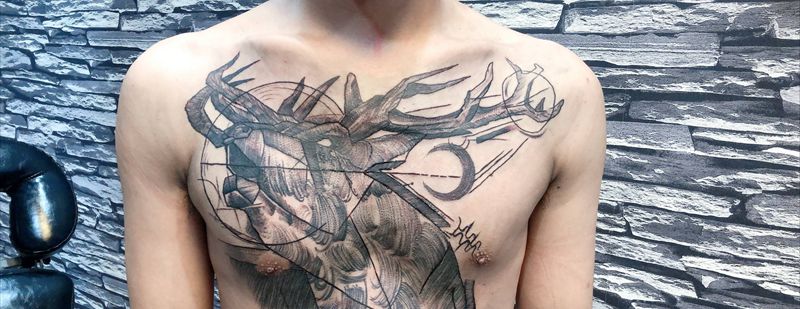 暗黑点线鹿首纹身图片_胸部点刺纹身图案