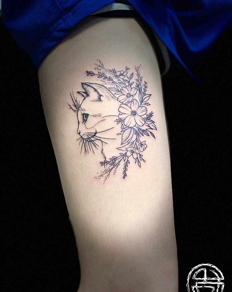 简写猫咪纹身图片_腿部点刺纹身图案