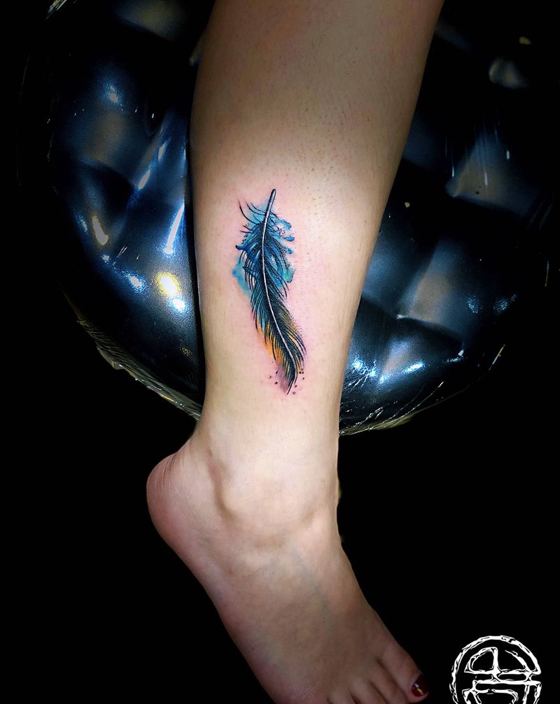 泼墨羽毛纹身图片_脚部水彩纹身图案