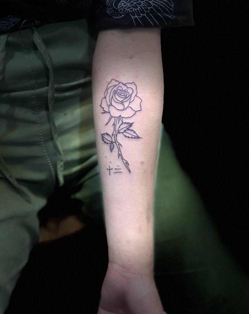 玫瑰线条纹身图片_手臂新传统Old School纹身图案