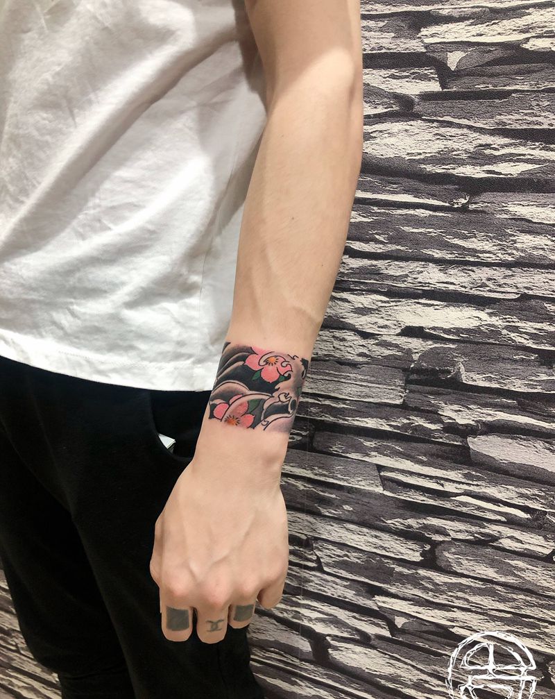 老传统臂环纹身图片_手臂老传统纹身图案