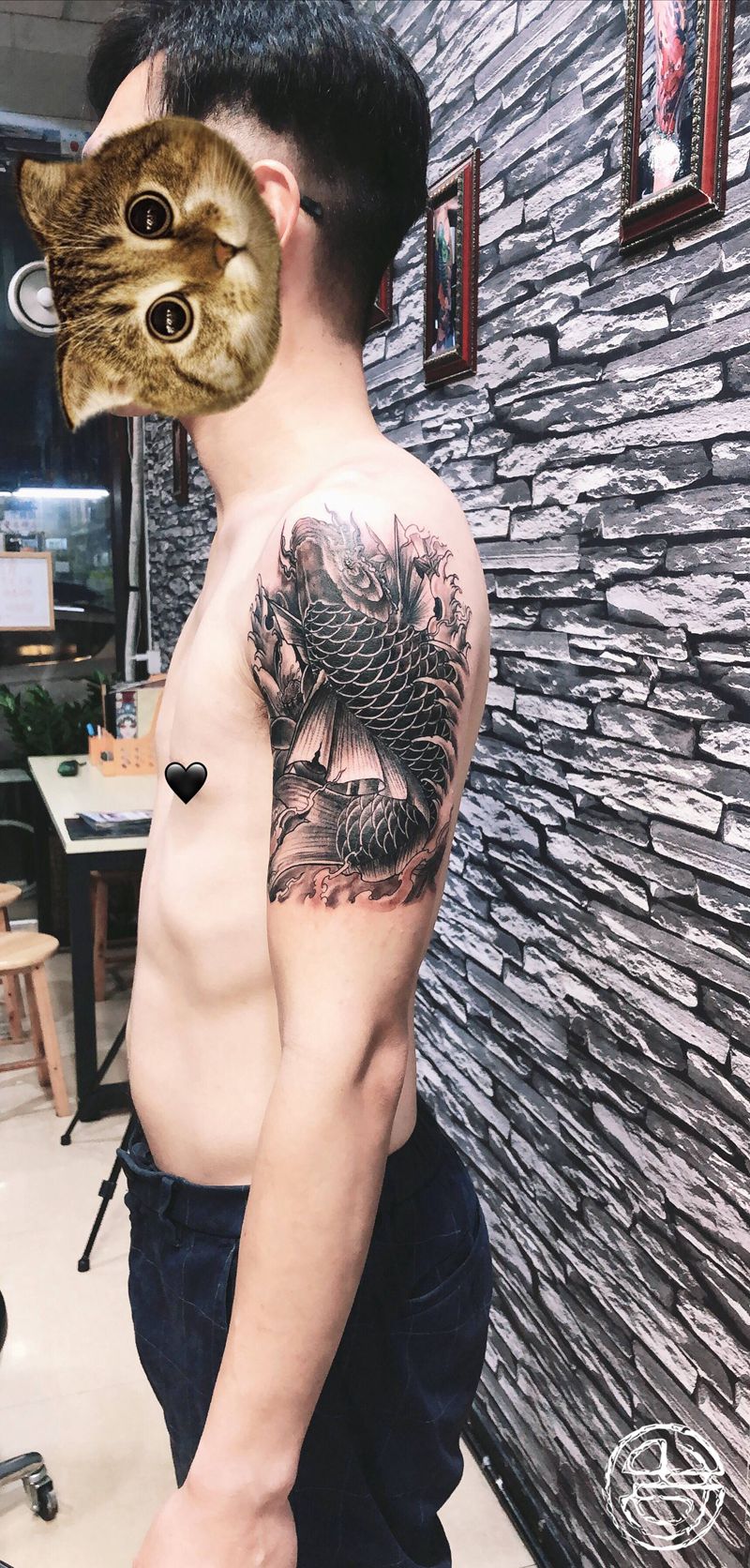 鲤鱼纹身图片_手臂手部老传统新传统纹身图案