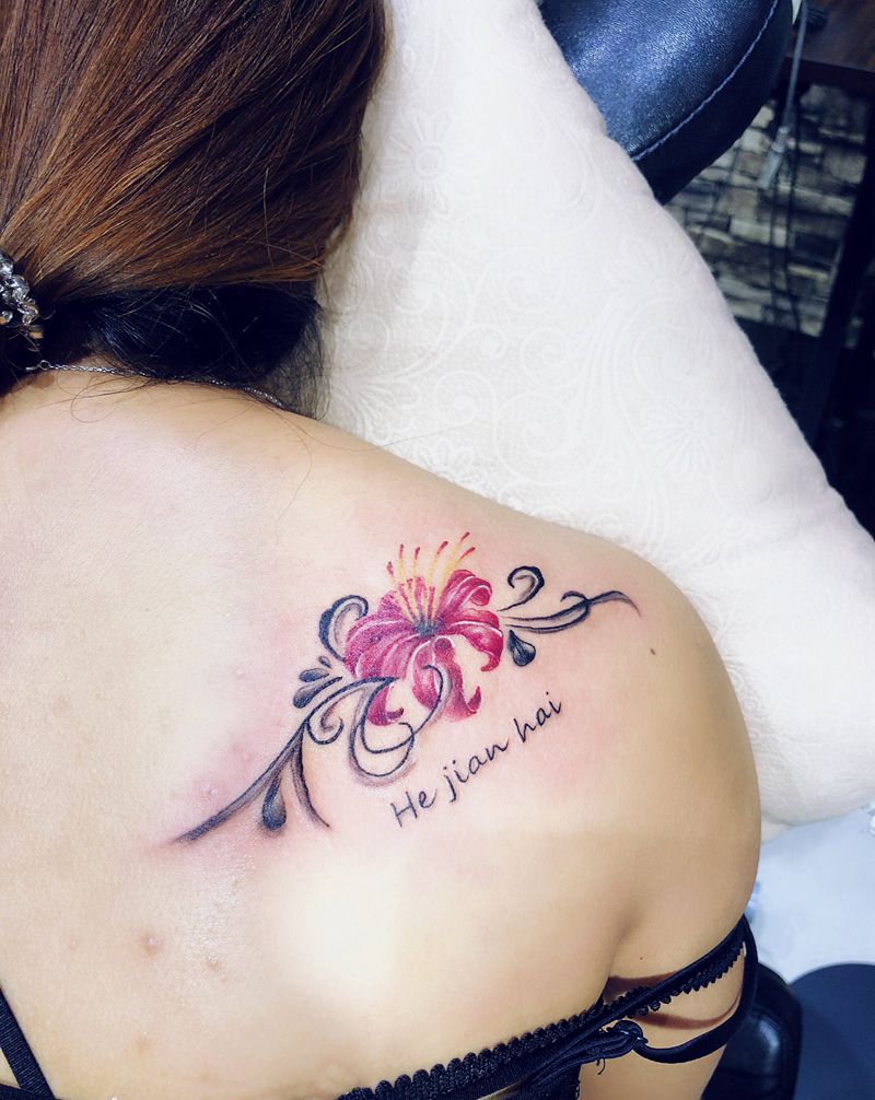 彼岸花纹身图片_背部纹身图案