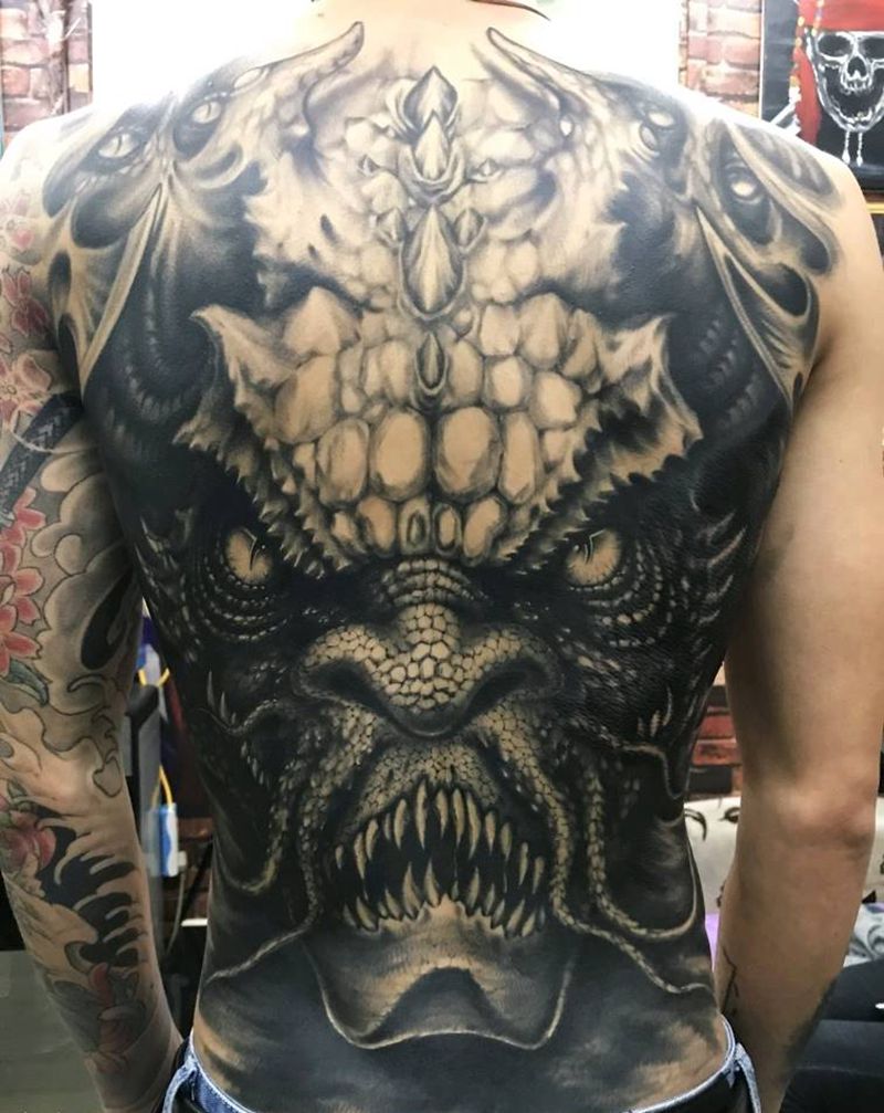 大背纹身图片_背部脚部老传统新传统纹身图案