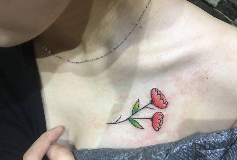 美女自带小清新花纹身图片