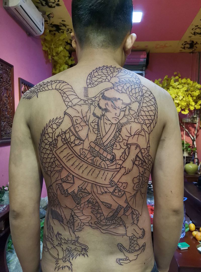 云龙九郎纹身图片_背部老传统纹身图案