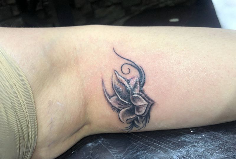 小花盖疤纹身图片