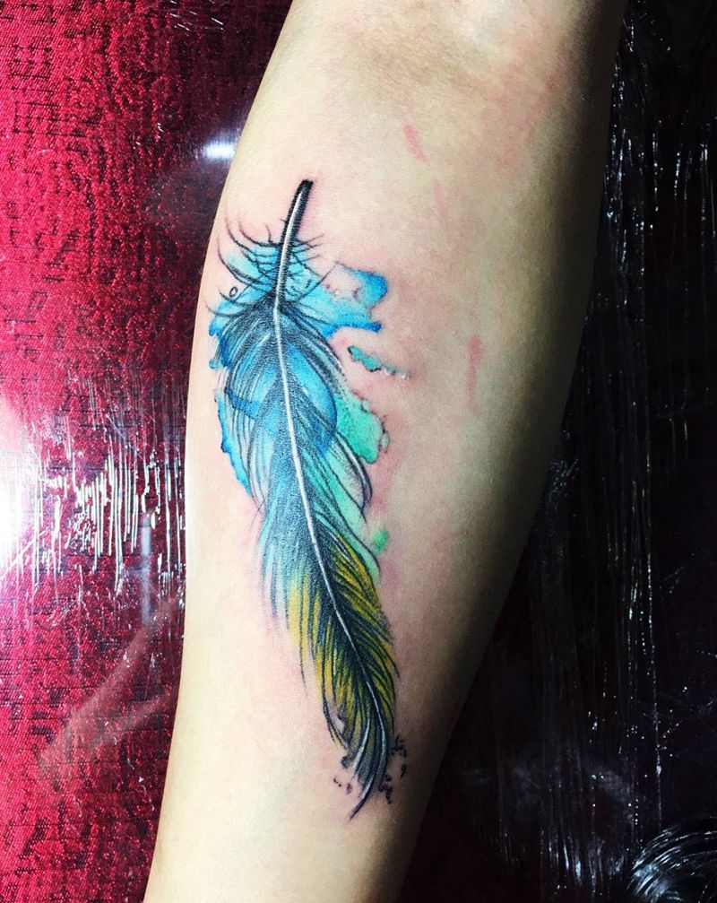 彩色泼墨羽毛遮盖疤痕纹身图片