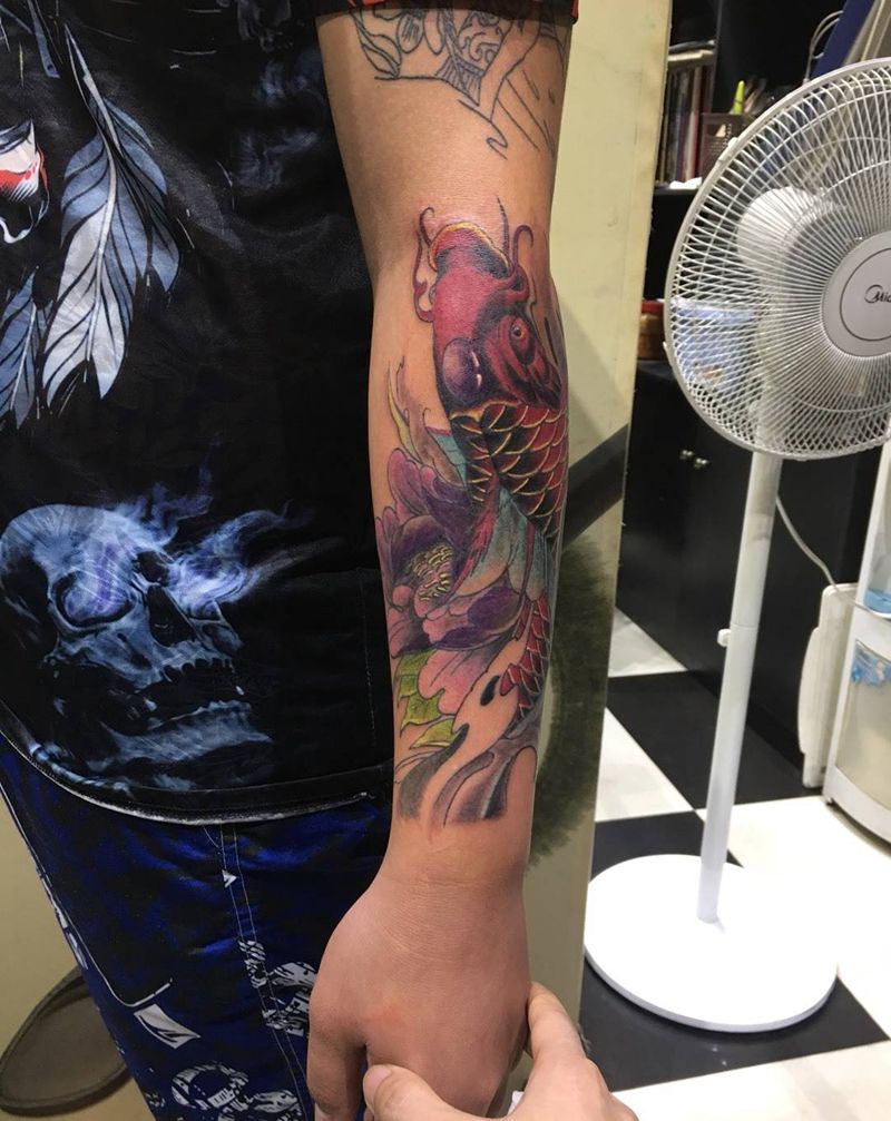 鲤鱼上彩纹身图片