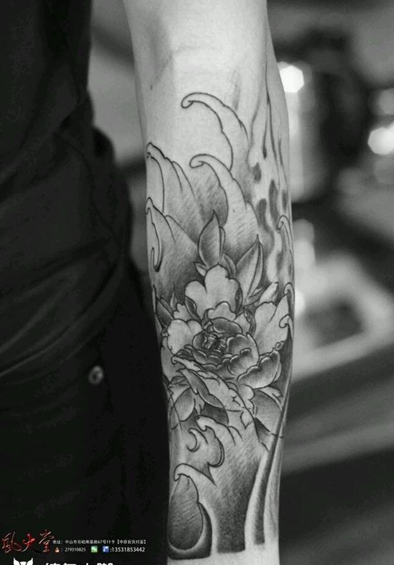 小臂传统纹身纹身图片_手臂传统植物成品纹身图案
