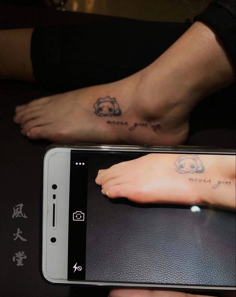 简笔狮子纹身纹身图片_成品脚部清新动物纹身图案