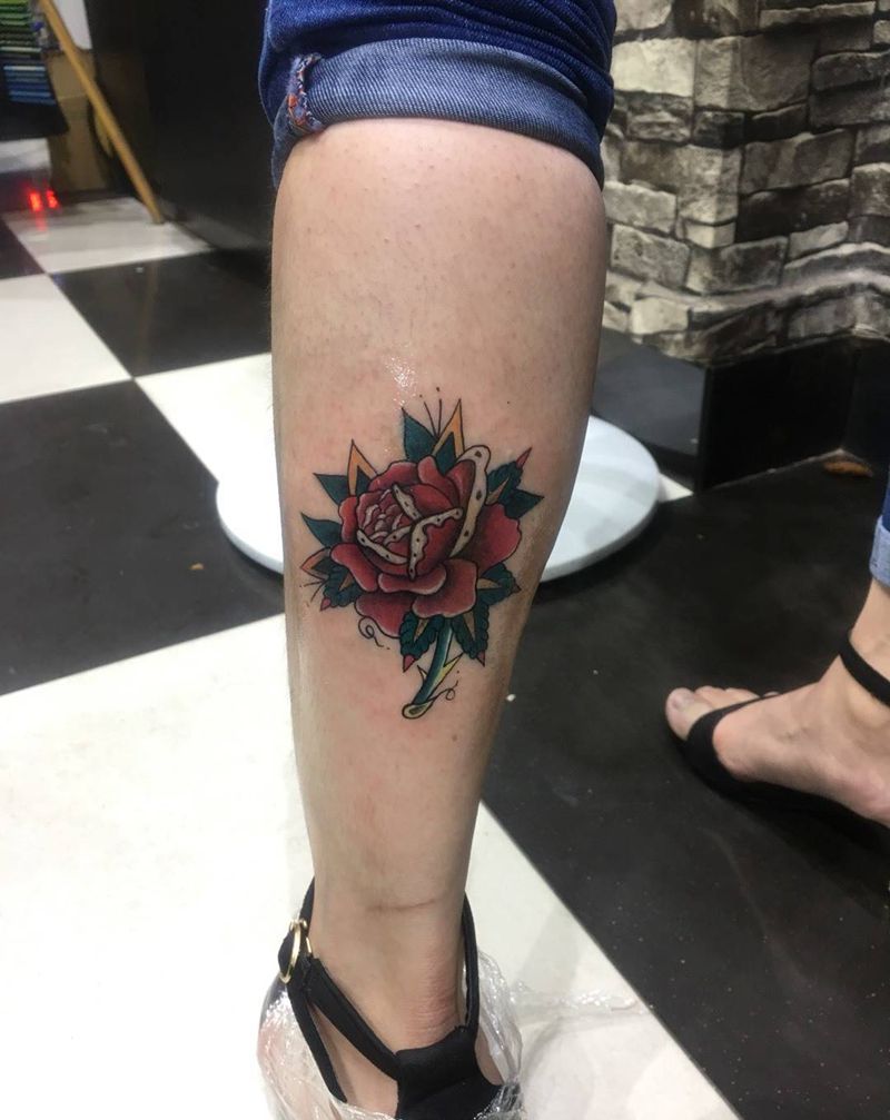 美女小腿胎记遮盖纹身图片