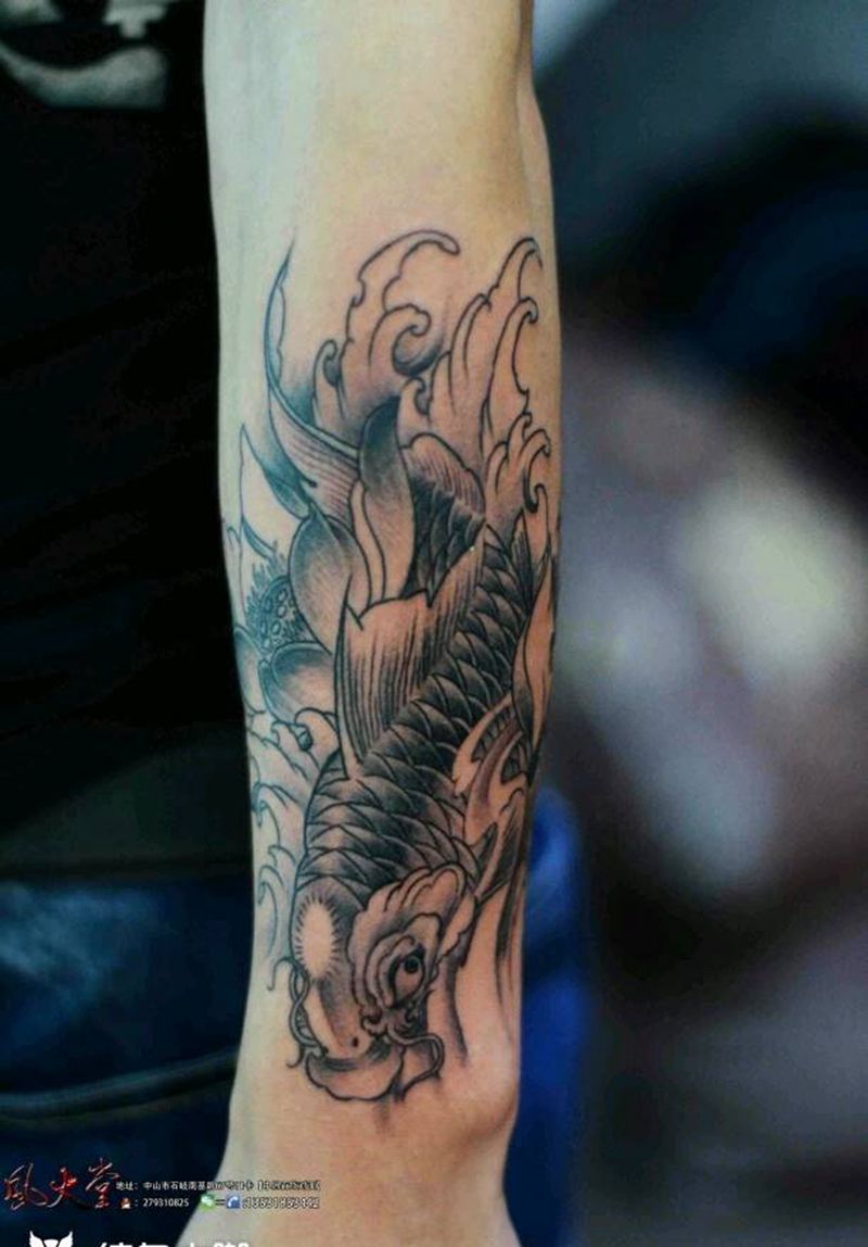 传统鲤鱼纹身纹身图片_手臂传统动物成品纹身图案