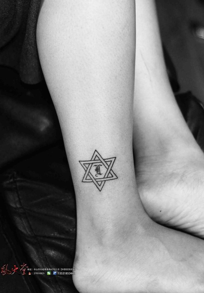 情侣纹身纹身图片_成品脚部清新几何纹身图案