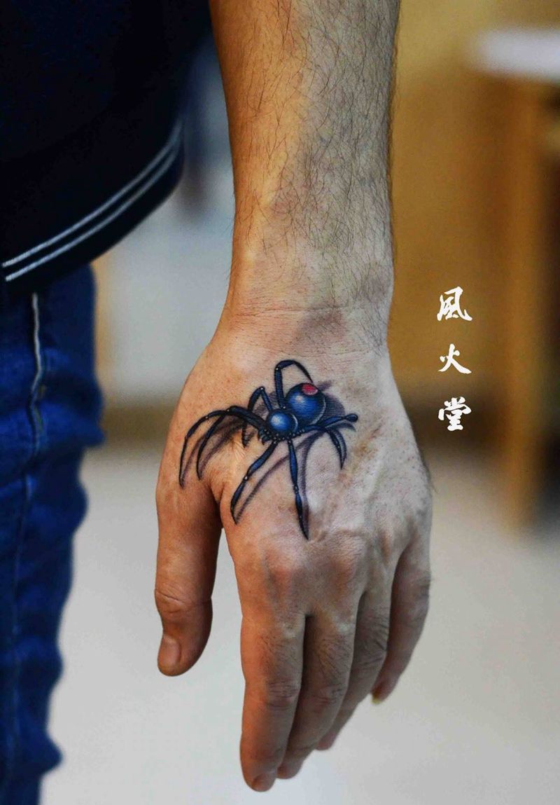 3D蜘蛛纹身图片_成品手部写实动物纹身图案