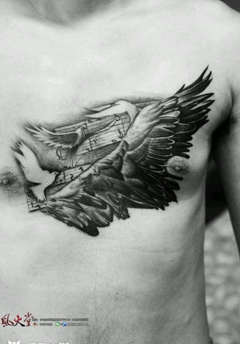 翅膀纹身纹身图片_胸部欧美动物成品纹身图案