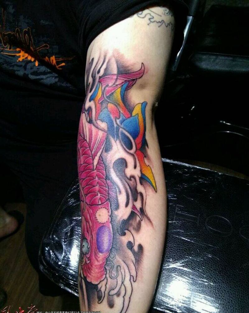 传统鲤鱼纹身纹身图片_手臂传统动物成品纹身图案