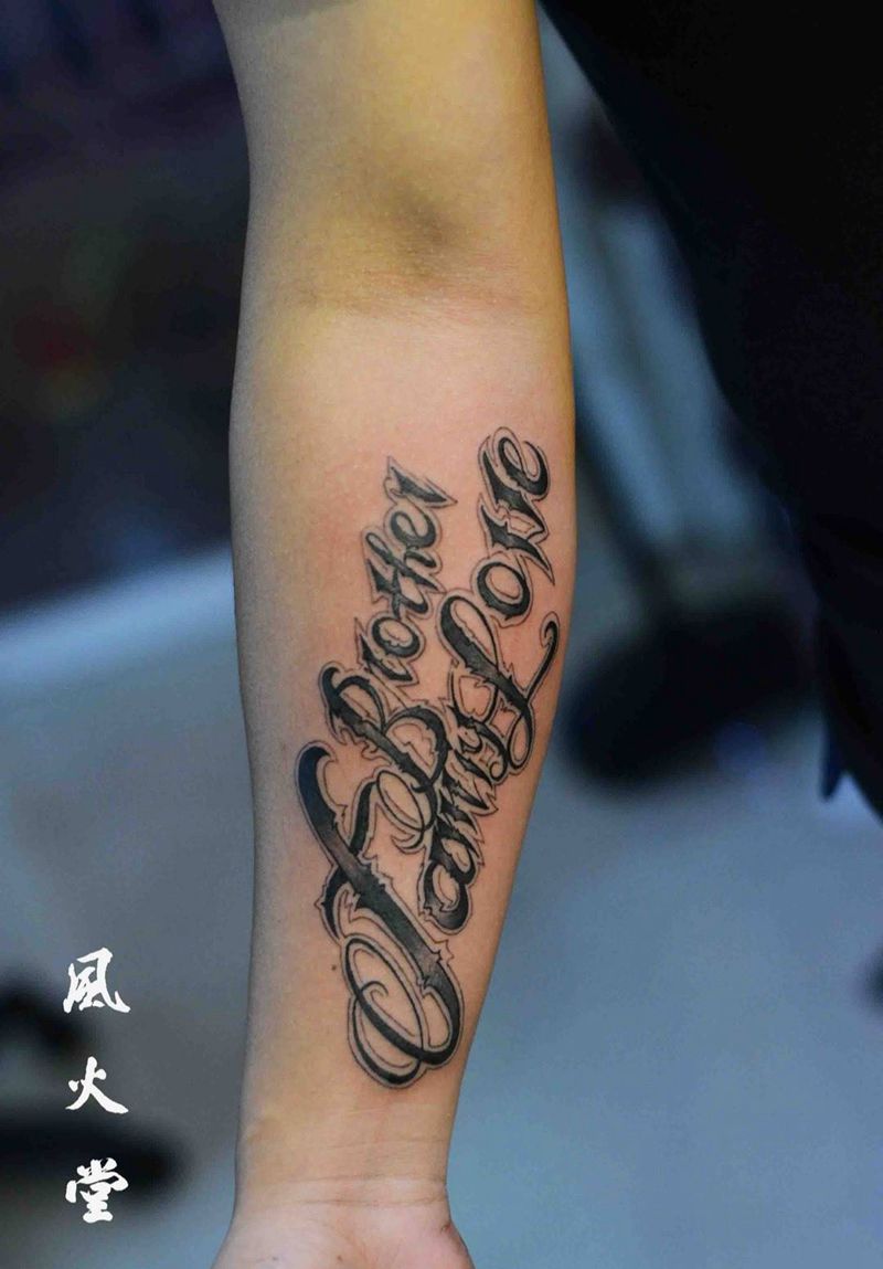原创花体英文纹身图片_成品手部清新字符纹身图案