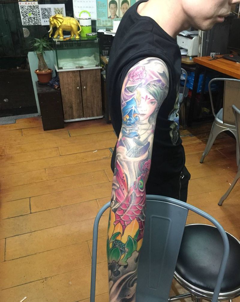 彩色花臂纹身图片