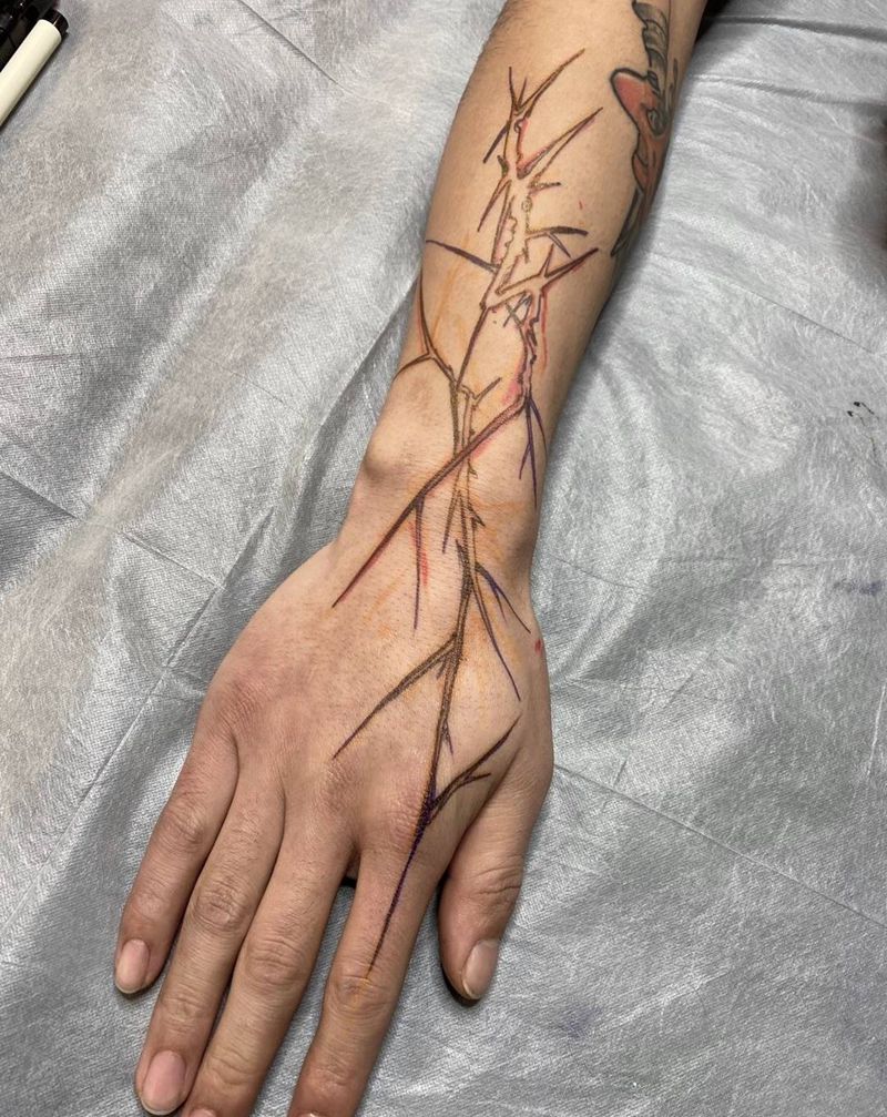 荆棘纹身图片_手臂点刺纹身图案