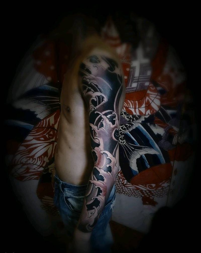 浪臂纹身图片_手臂纹身图案