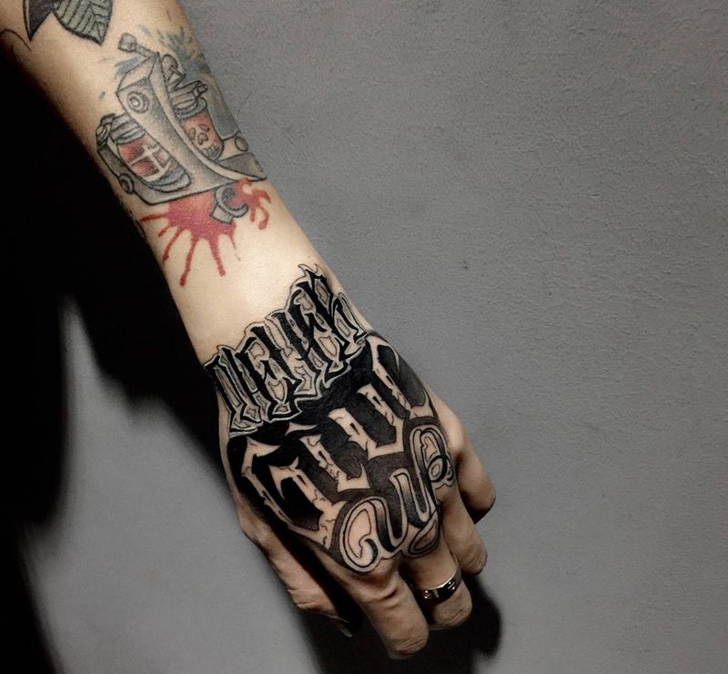 奇卡诺花体字、手背纹身图片