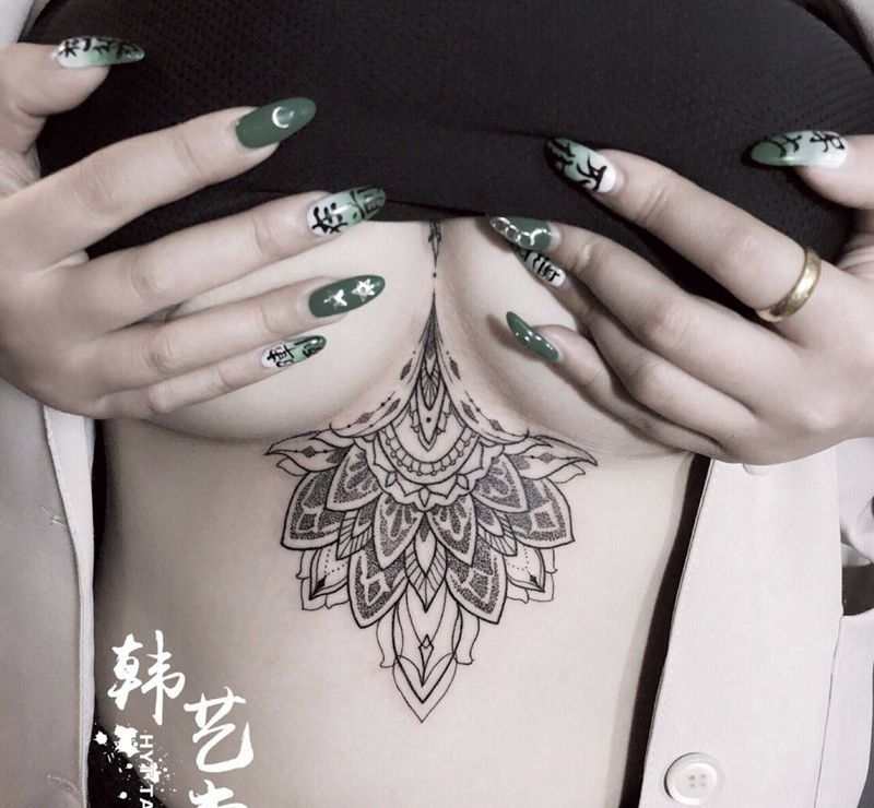 蕙子作品  繁花纹身图片