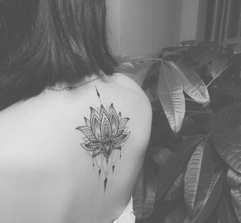 莲。纹身图片_成品颈部原创纹身图案
