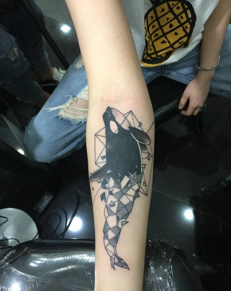 点线几何小鲸鱼纹身图片