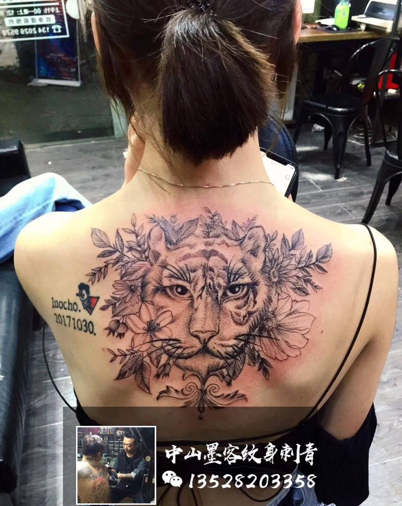 素花虎头纹身图片