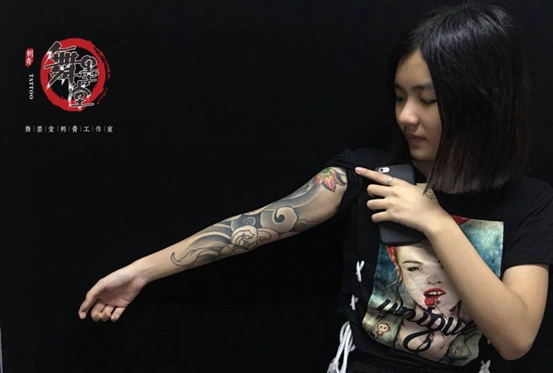 恢复后 来试一下背景布纹身图片