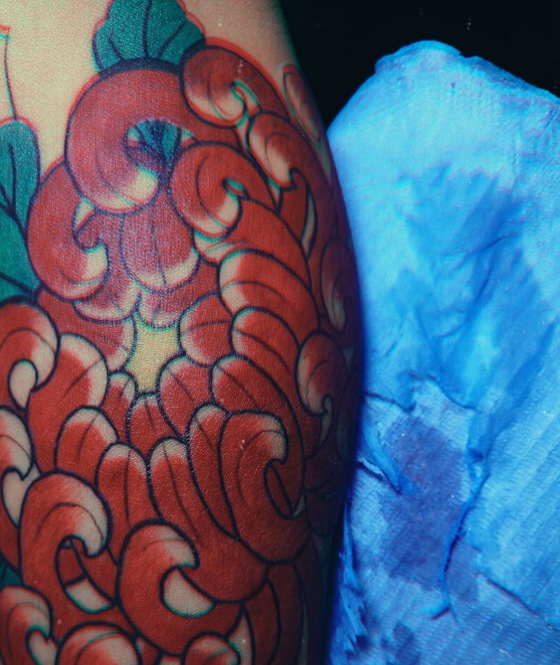 菊花纹身图片_腿部老传统纹身图案