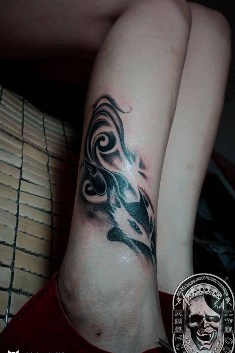 小狐狸纹身图片_成品脚部清新动物纹身图案